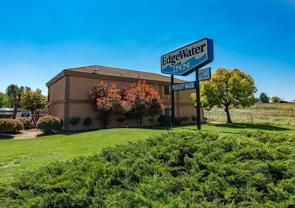 Edge Water Inn