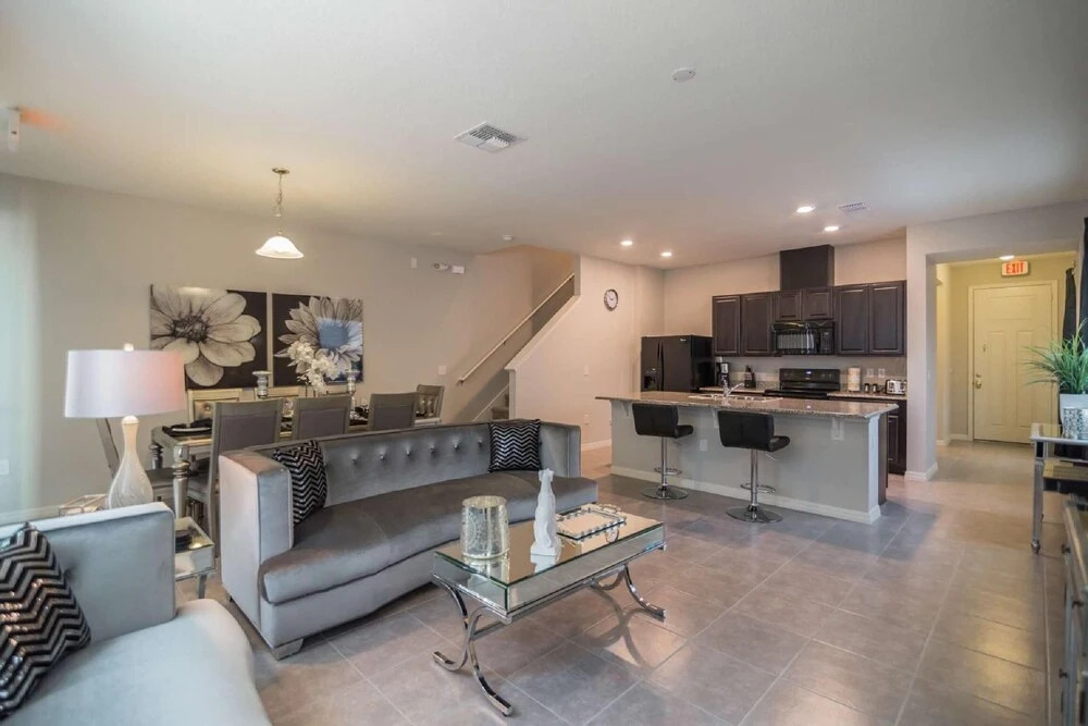 5137 Compass Bay