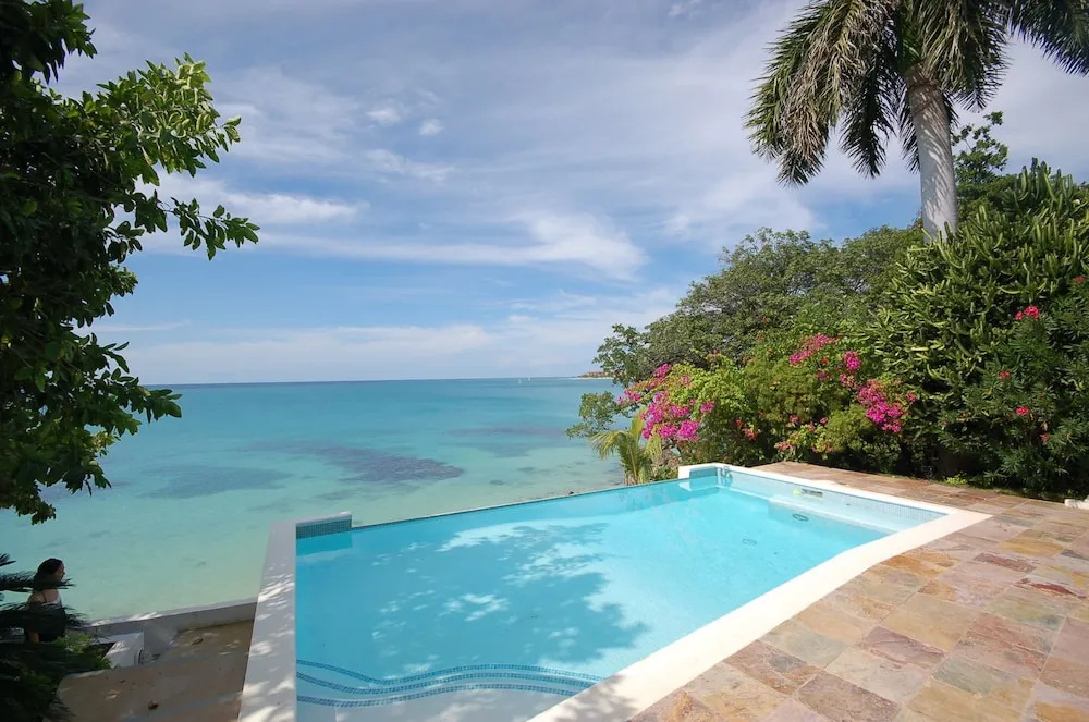 Culloden Cove, 5BR by Jamaican Treasures