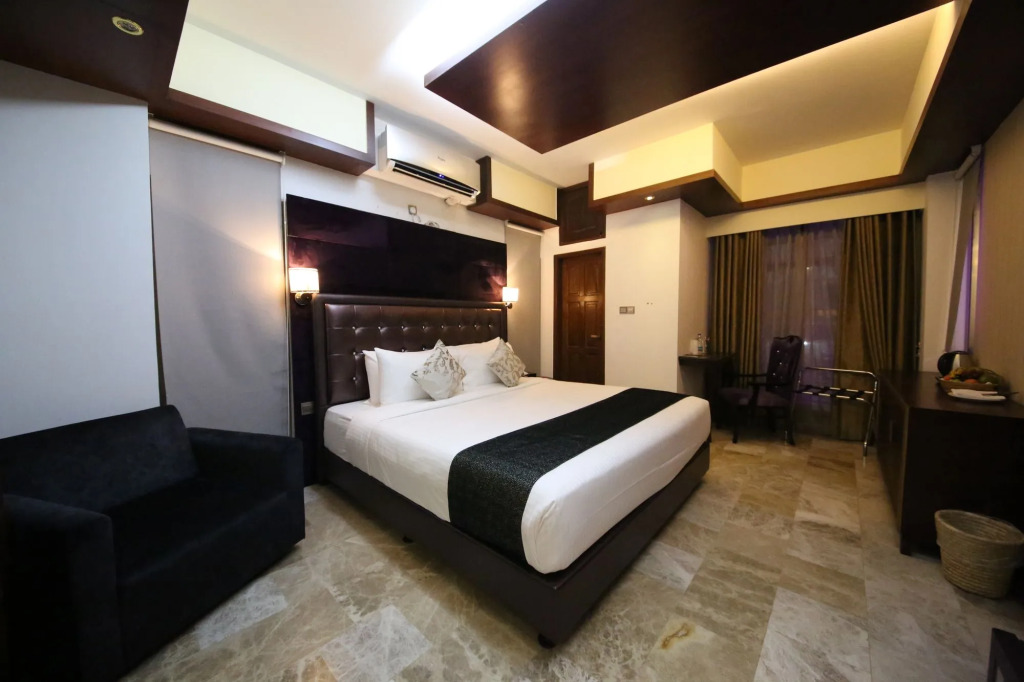 Monsoon Inn