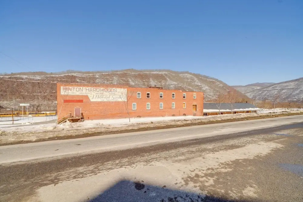 Historic Hinton Gem: Walkable Luxury Near Dtwn!