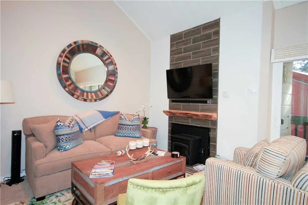 Mountain Shadows #D12 - 3 Br Townhouse