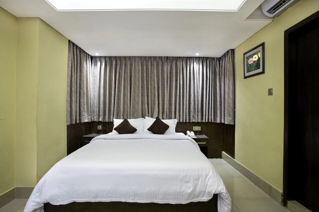 HOTEL THE CAPITAL LTD