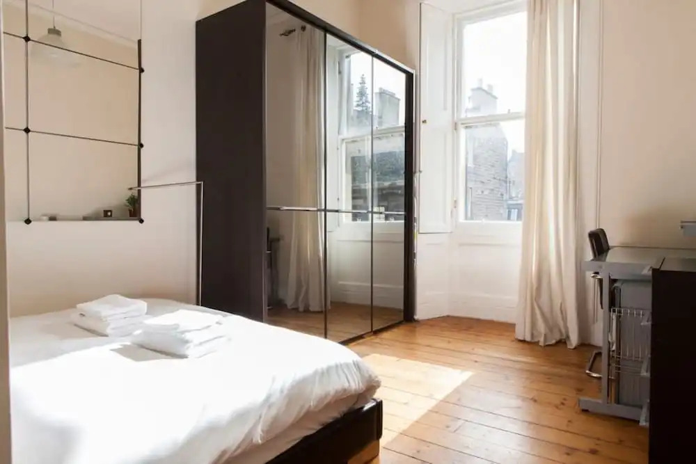 2 Bedroom New Town Flat In Edinburgh