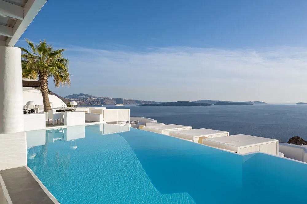Kirini Suites & Spa Hotel