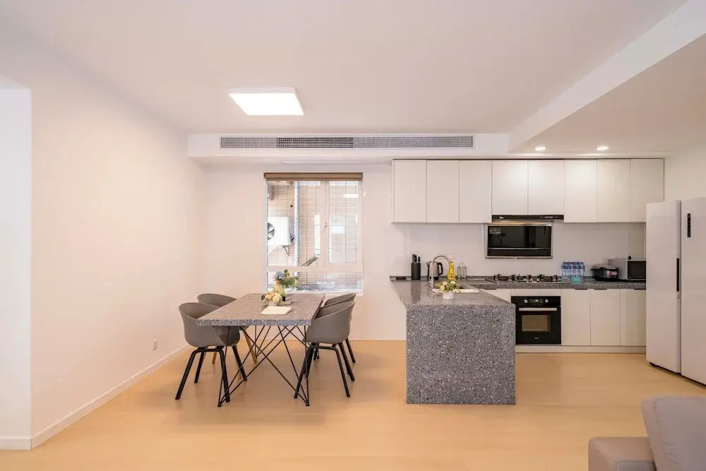 Tyms Bright 2BR 1BA Apt Xuhui Center