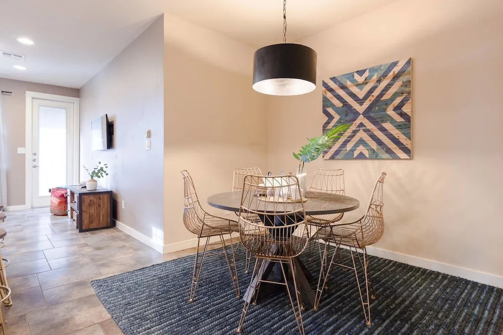 Spacious 3br/3ba Minutes From DT by Domio