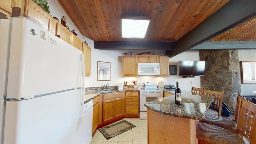 Laurelwood Condominiums Studio Premier Unit 208