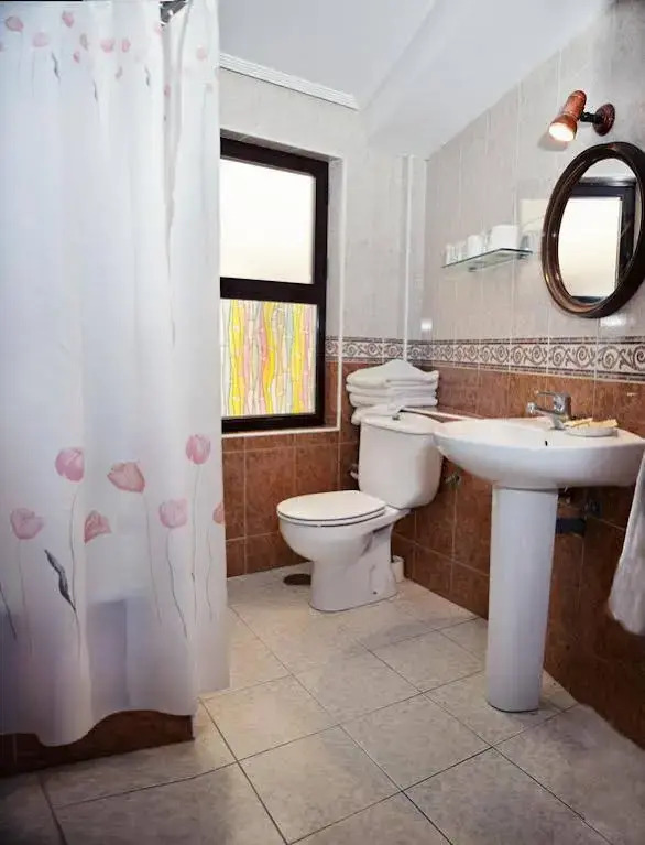 Hostal Guzman El Bueno by gaiarooms