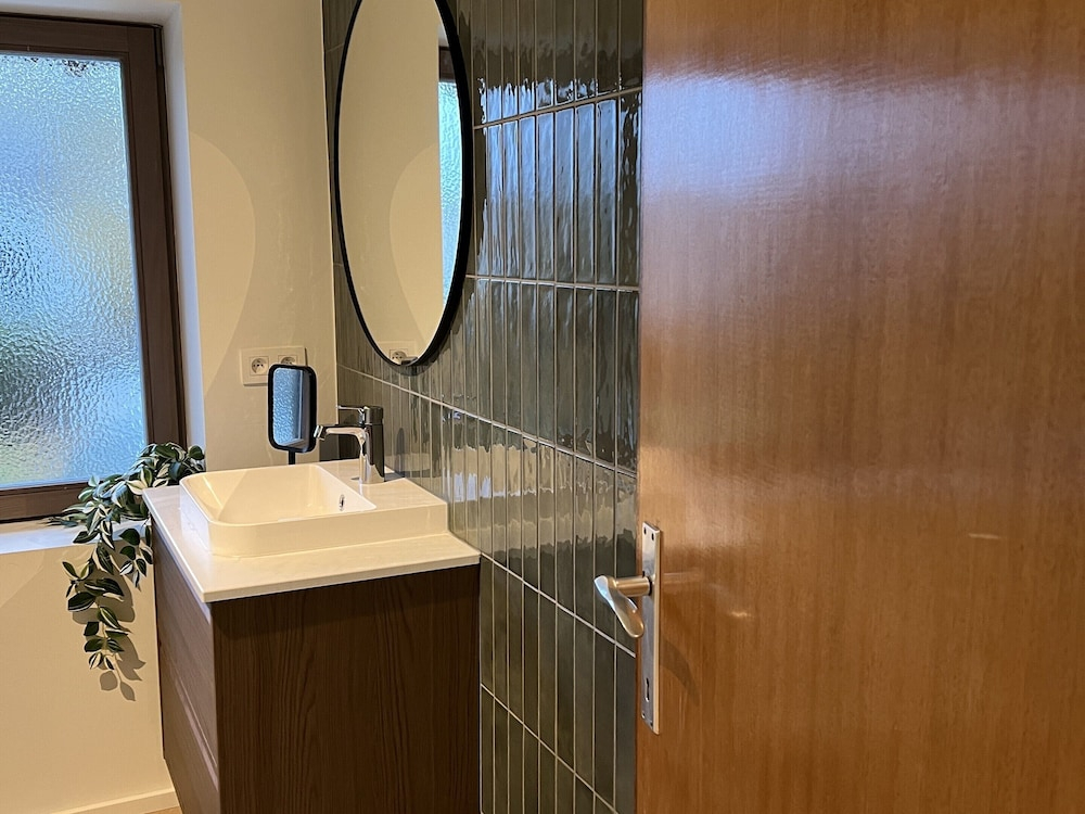 Stylish Stay Bree Near City Center for 6 Guests