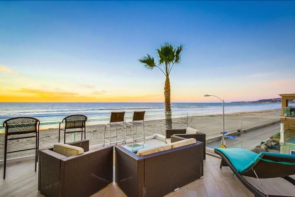 Beachside Getaway III 5 Bedrooms 4 Bathrooms Home