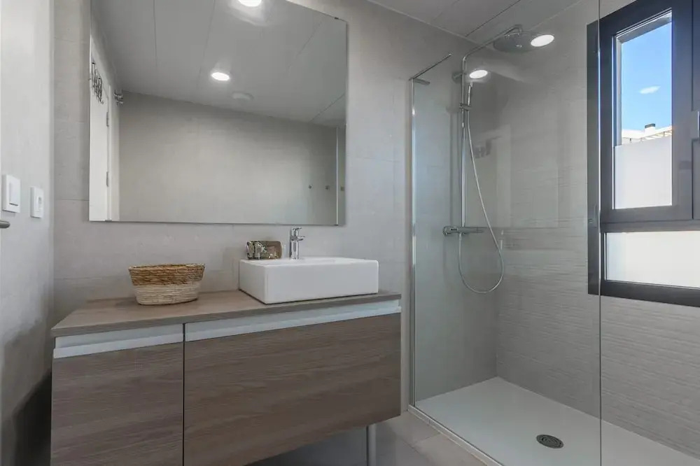 New Apartment With Sea Views