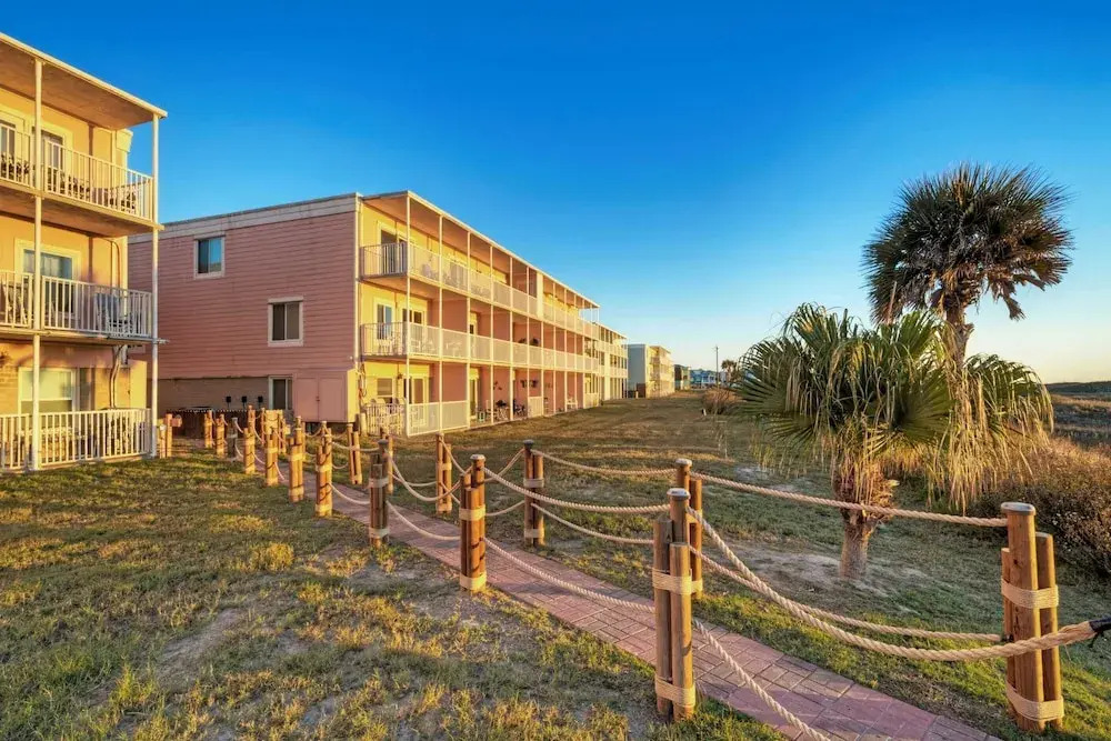 Studio w/ Balcony, Pools & Direct Beach Access Seaside Blessing by Avantstay