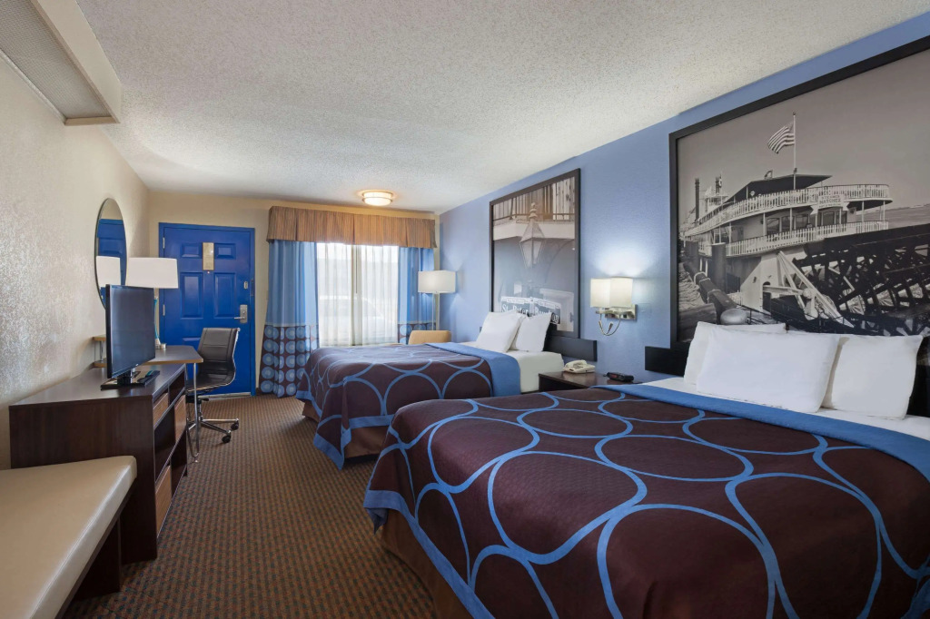 Super 8 by Wyndham Hammond