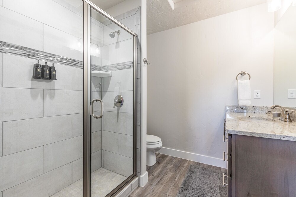 Stargazer – Luxury Condo, Rooftop Views, Private Hot Tub