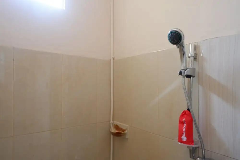 RedDoorz near Millenium Waterpark Palu