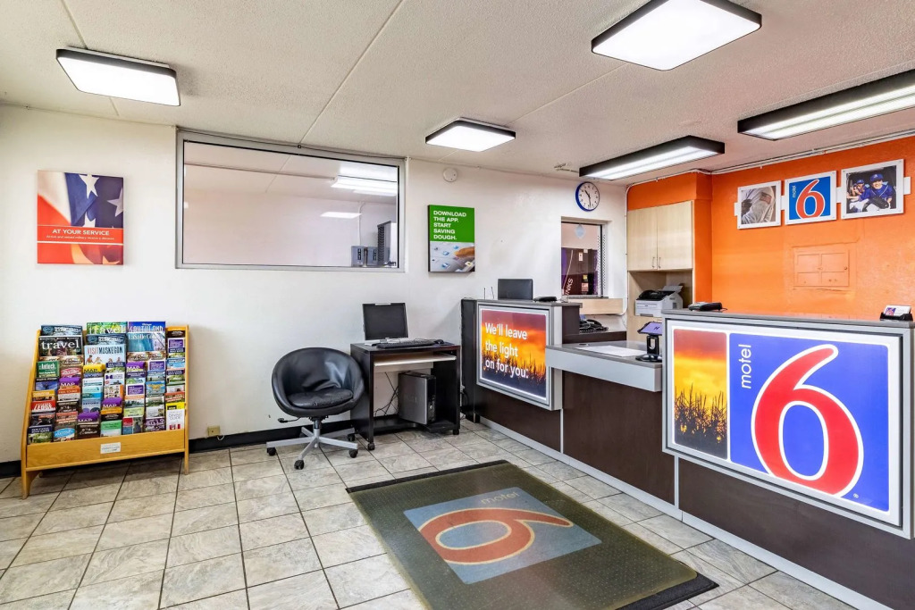 Motel 6-Joliet, IL - I-80