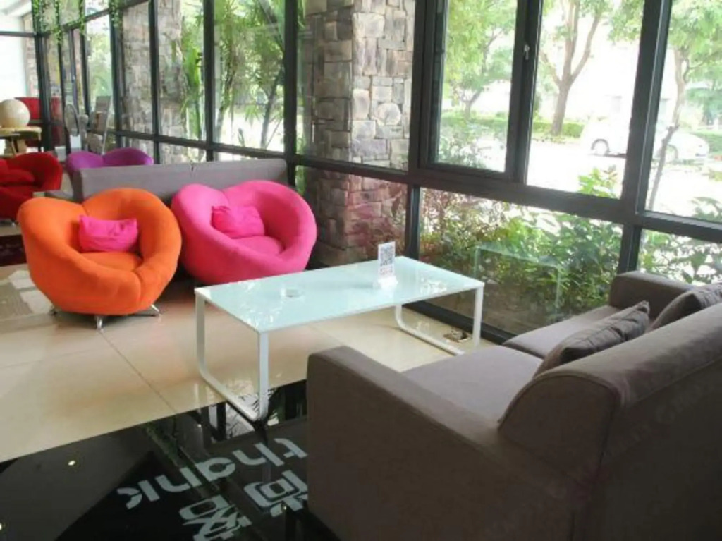 Lanli Lily Hotel (Xindacheng Times Square North Lake Park Store)
