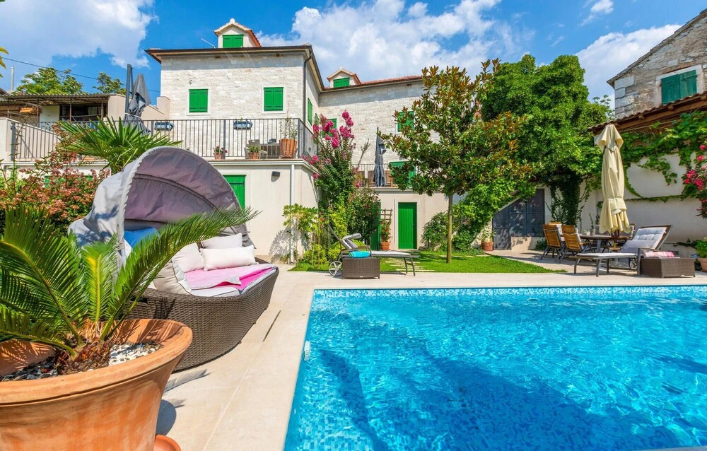 Beautiful Home In Postira