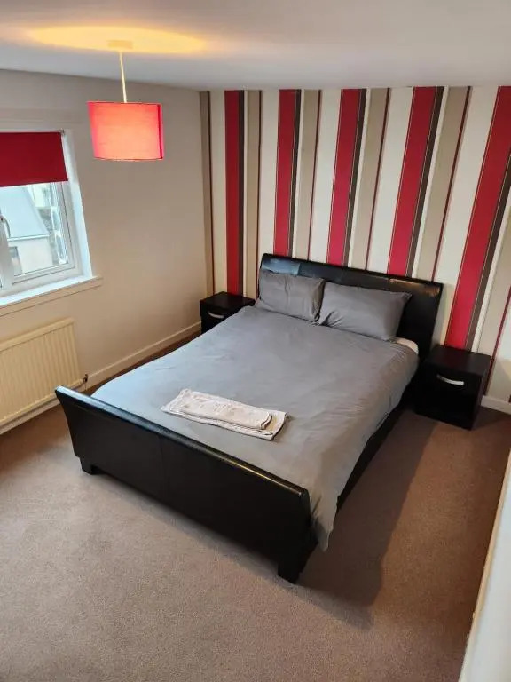 3 BEDROOM SERVICED APPARTMENT CENTRAL LOCATION SEA SIDE TOWn