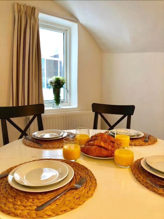 Victoria Station Apartment