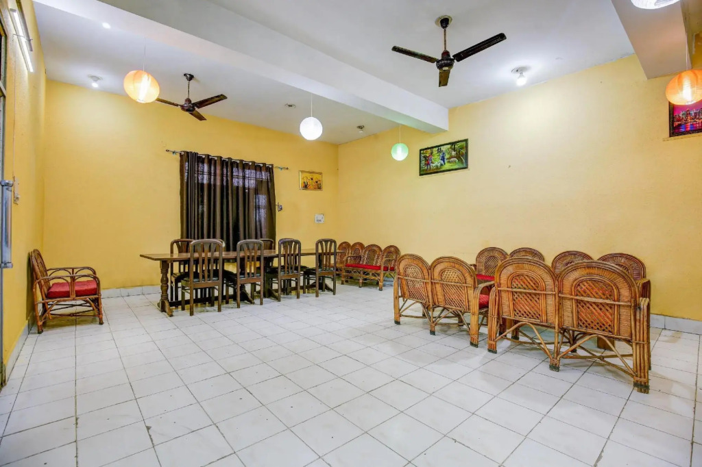 OYO 93433 Gill Hotel & Restaurant