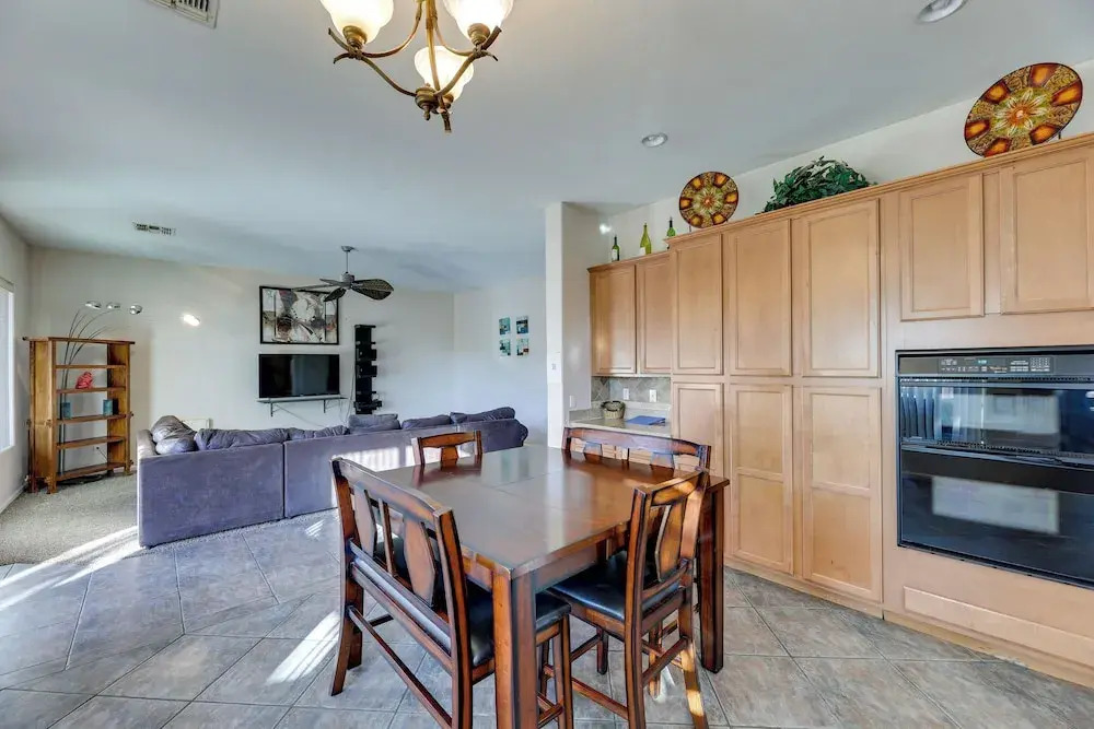 Stunning Pool & Patio: Spacious Chandler Oasis!