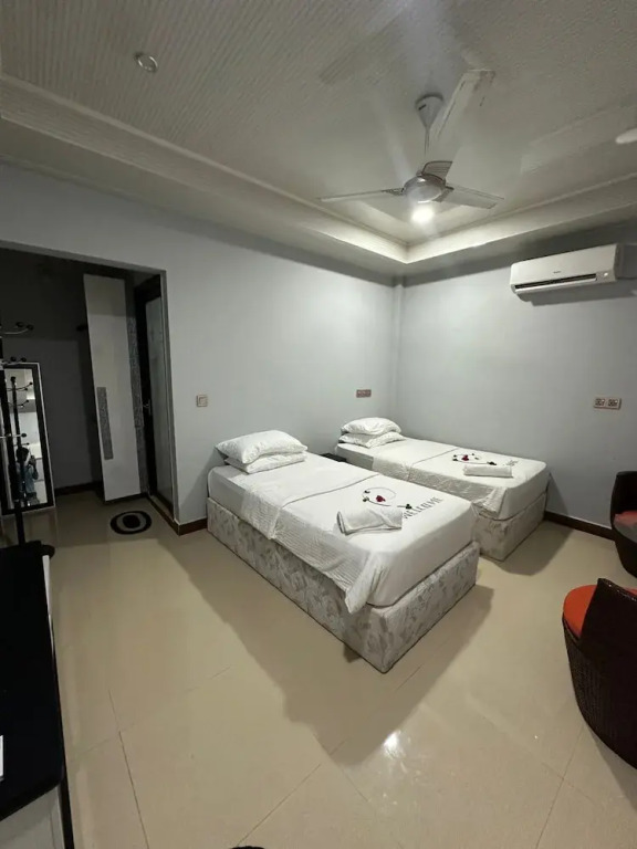 NikainnHimandhoo
