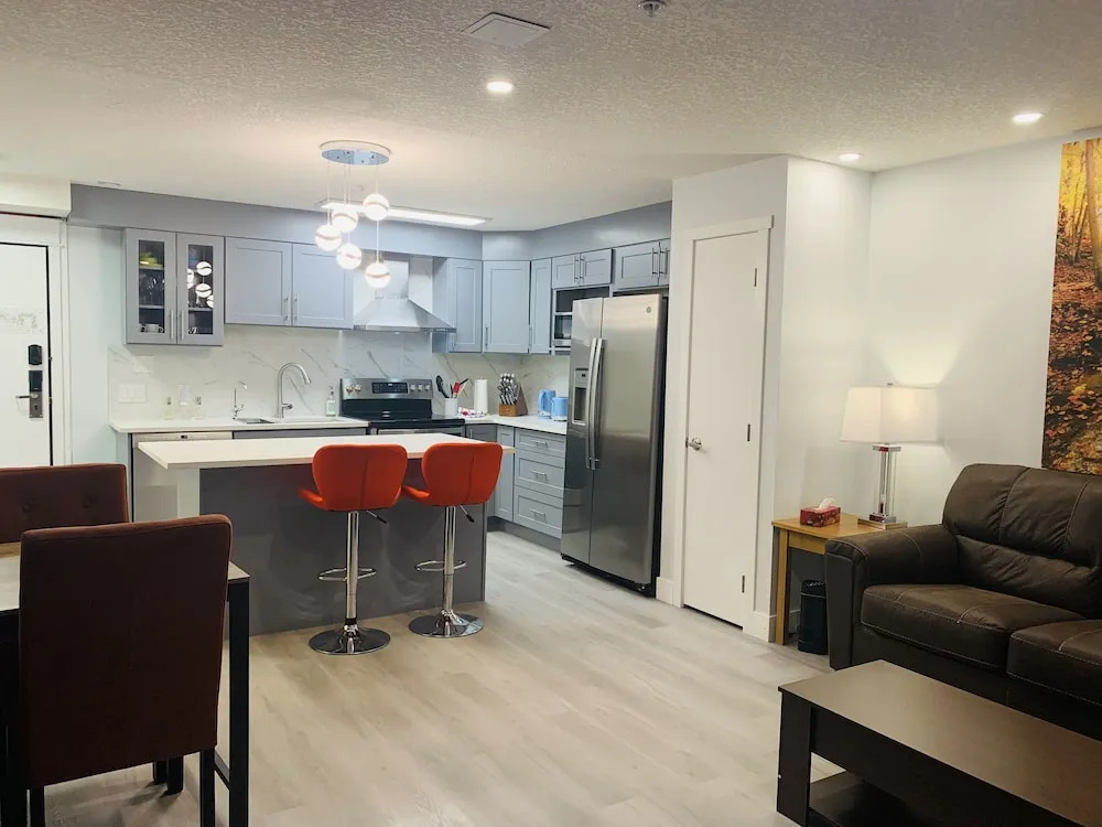 Lovely 1-Bedroom Condo with AC & Kitchen