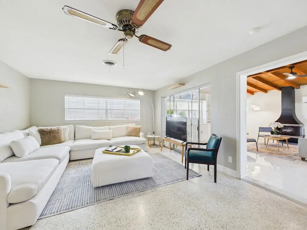 3 Bedroom 2 Bath Beachside House With Hot Tub