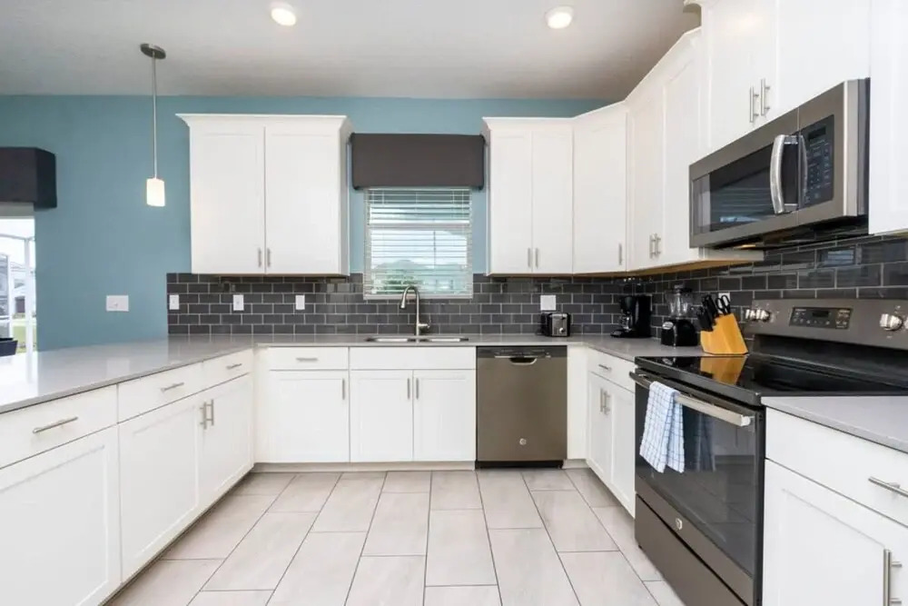 8912 Amazing 6BD Home
