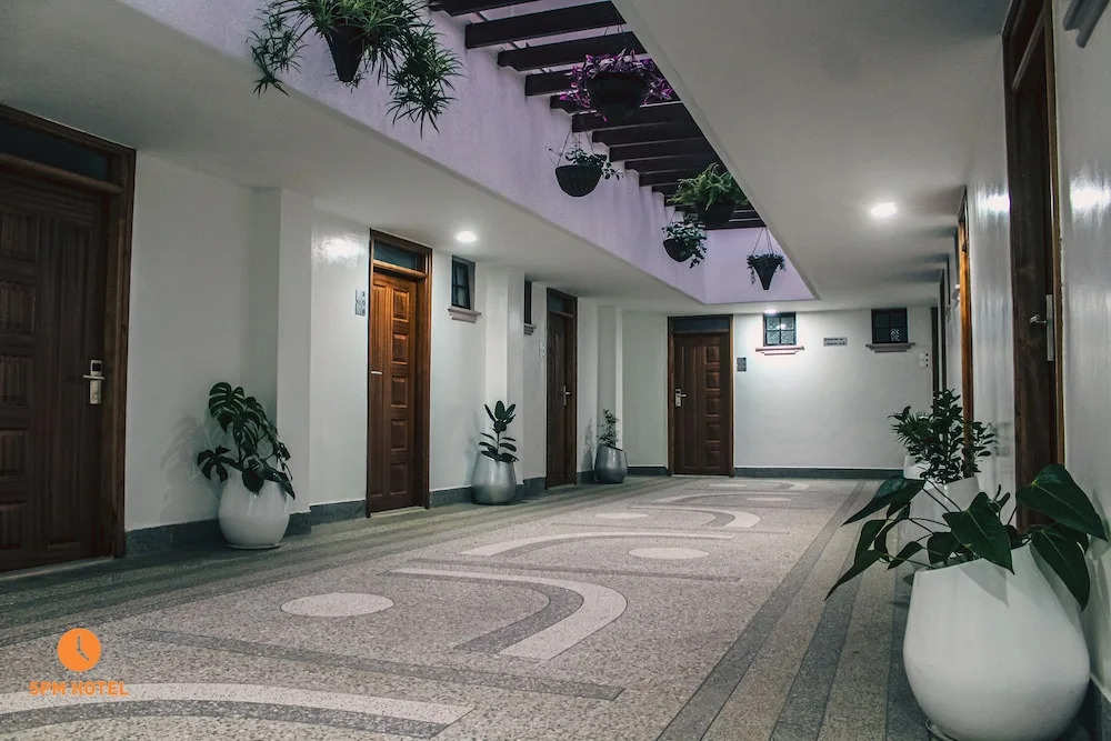5 PM Hotel
