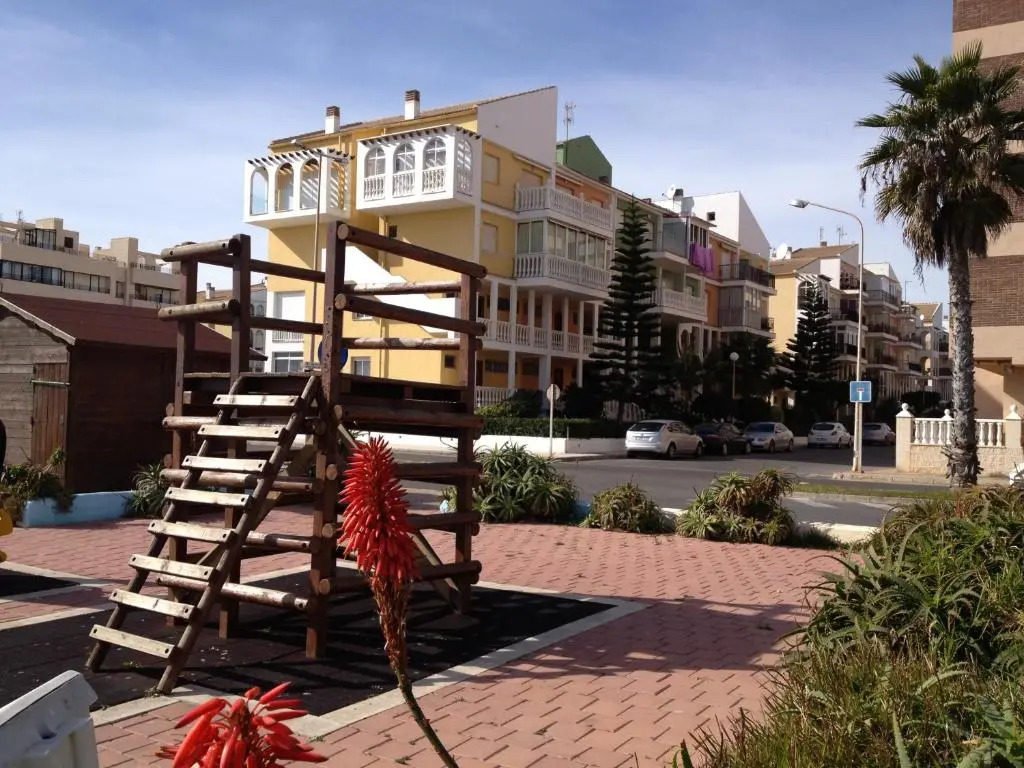 Apartment with side seaview 60 meters from sea