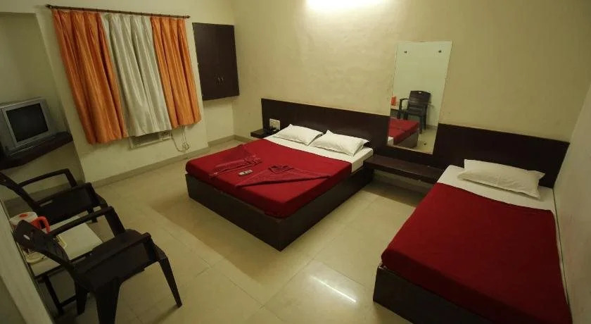 Hotel Laxmibai Palace- Only 300 meter from Sai Baba Temple