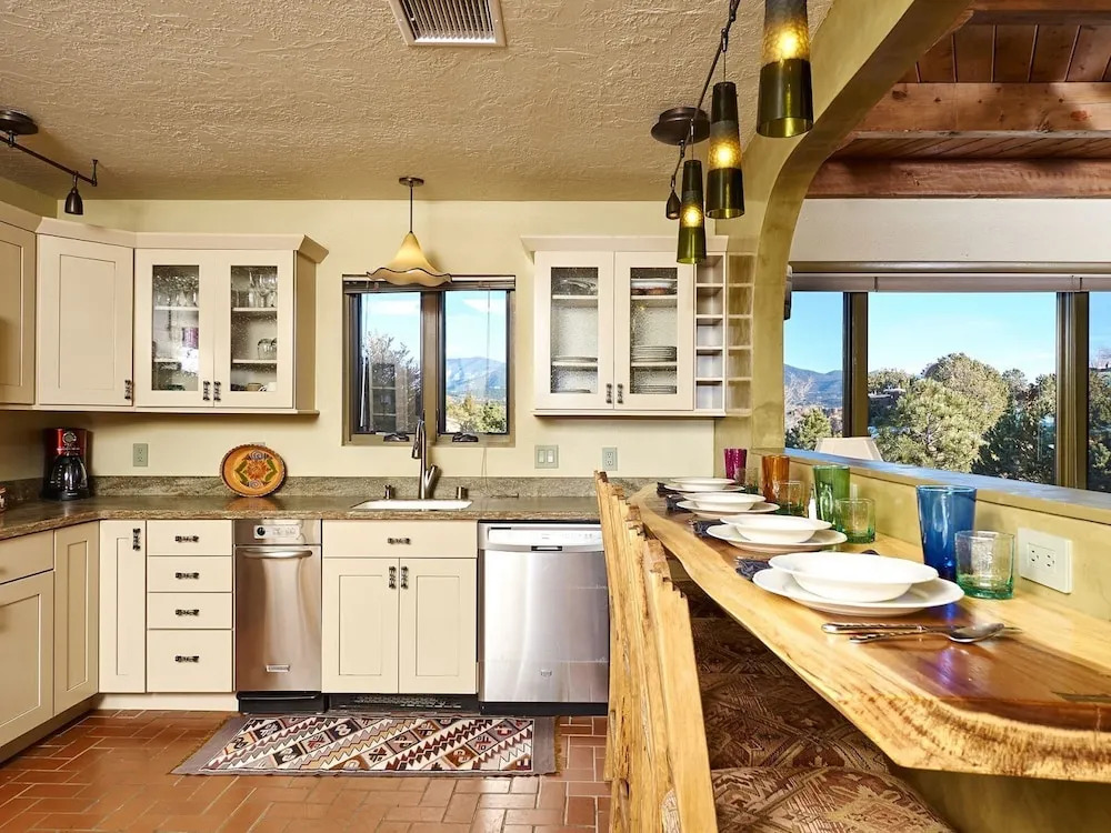 Piñon Vista - 360° Majestic Views, Just Blocks From the Plaza