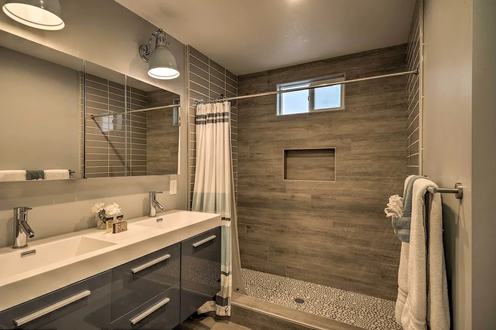 Remodeled Ventura Beach Home With Yard & Fire Pit!