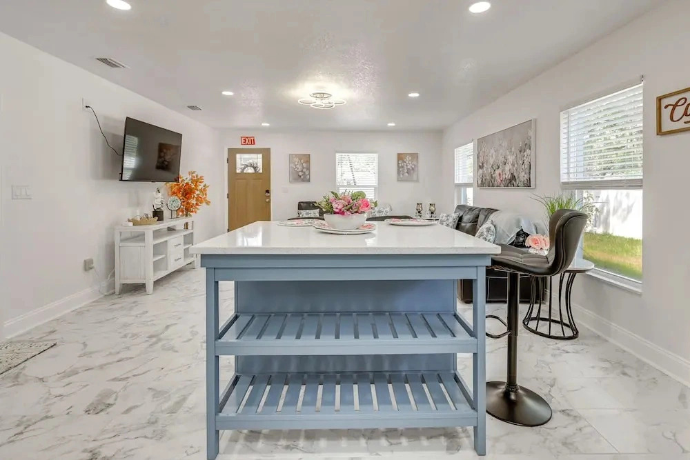 Game Room + Yard: Tampa Home By Theme Parks