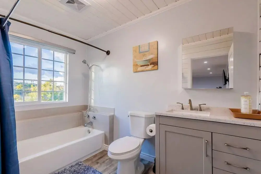 Stunning LA Luxury Retreat: Ideal for Work or Play