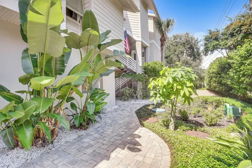 Walk to the Beach! New Smyrna Hideaway w/ Patio