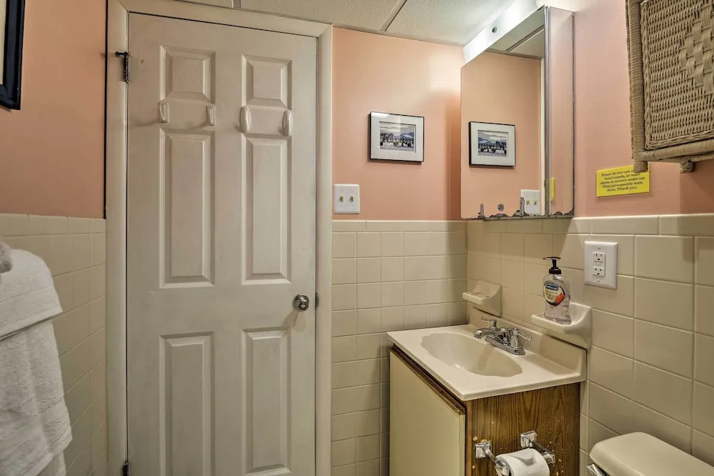 Coastal Condo w/ Pool, 1 Block to Wildwood Beach!