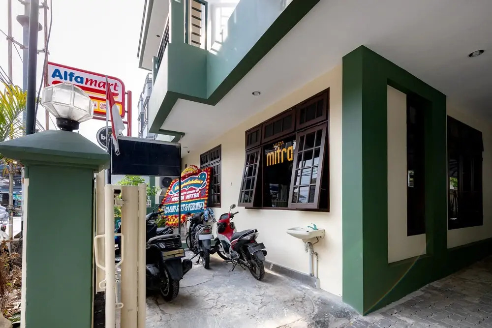 Urbanview Hotel Mitra near Grand Indonesia
