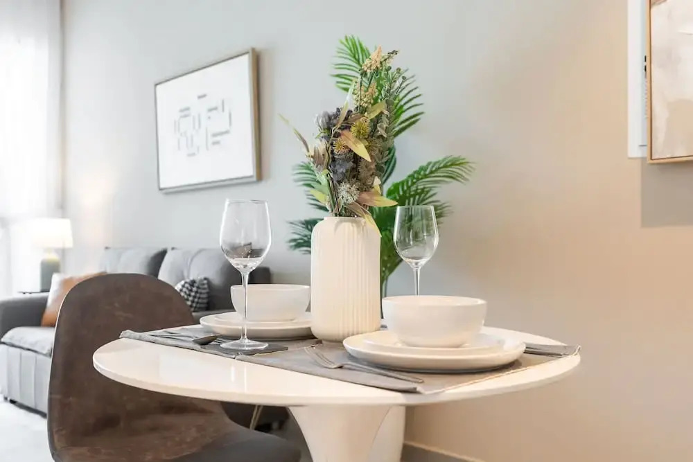 Modern 1-bedroom Apartment Perfect for Family in Downtown With Skyline Views