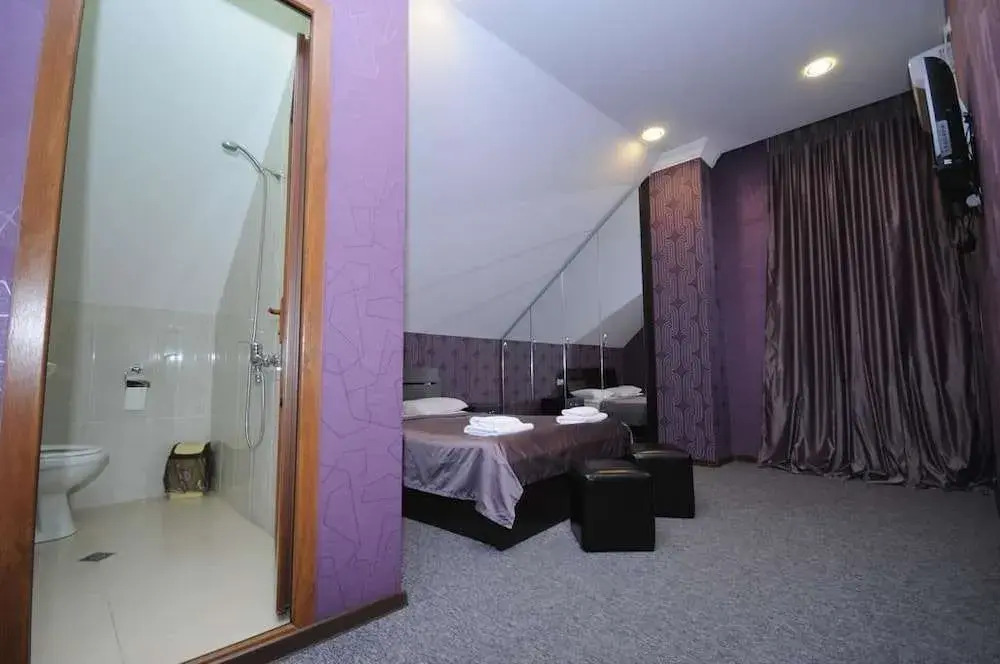 7 Rooms
