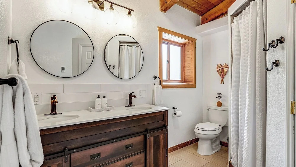 Blue River Hideaway by Avantstay Log Cabin + Hot Tub + Firepit + Deck Mountain Views + Deck Near Quandary 14er + Trailheads + Alpine Lakes