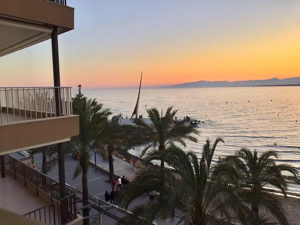 Apartment With 2 Bedrooms in Salou, With Wonderful sea View and Wifi -