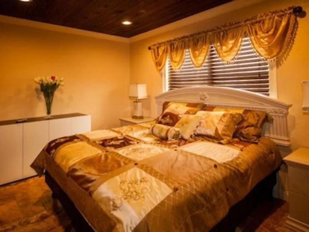 Gulfside Luxury Condo by RedAwning