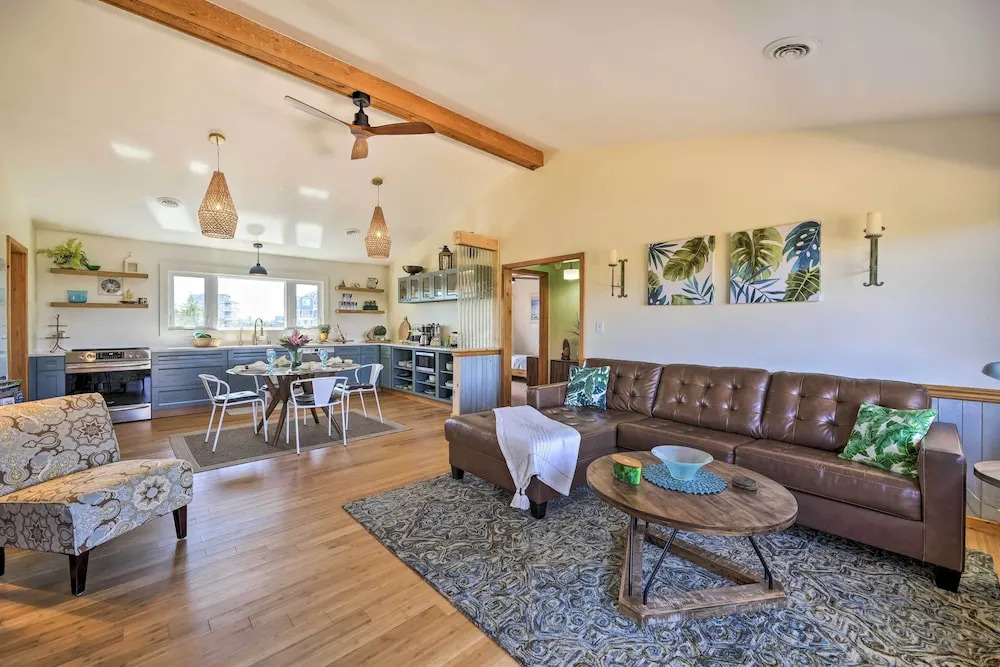 Lovely Avon Home: Walk to Bay & Boat Launch!