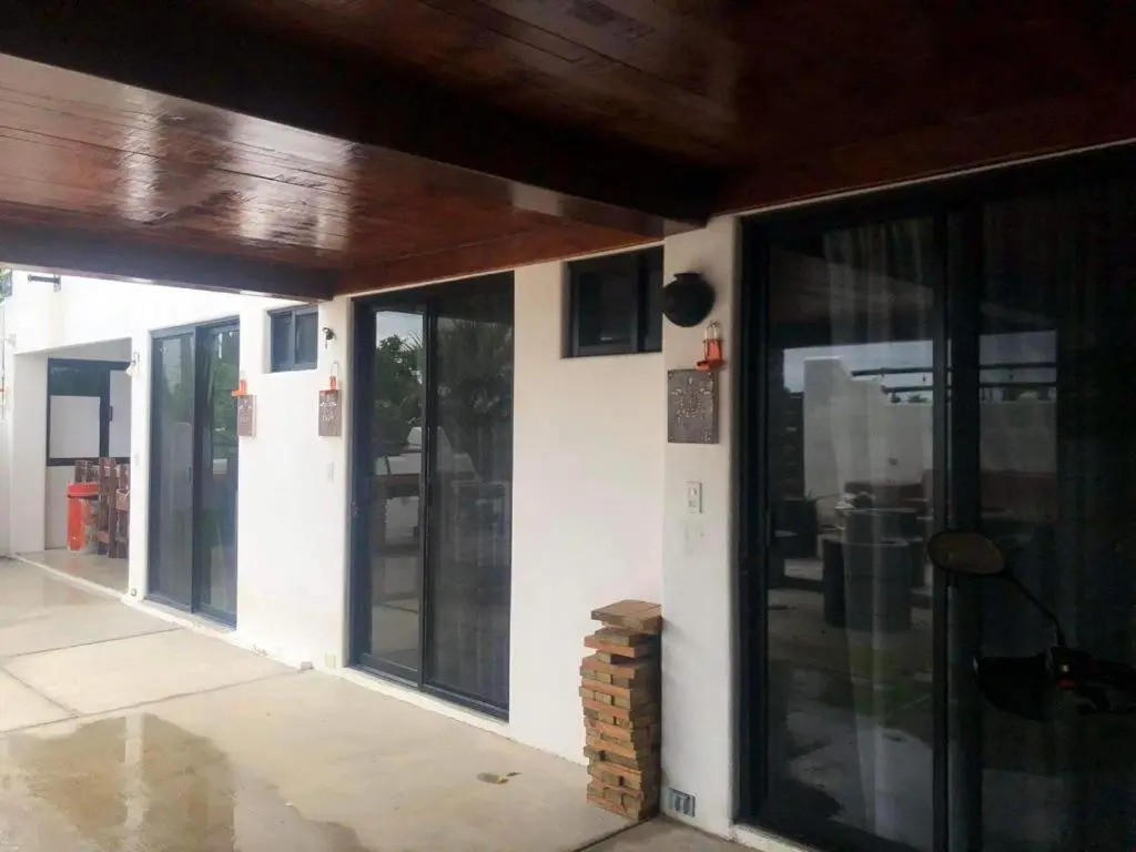 Casa Arrecife, Beach is steps away! Fast internet, Private cozy room!