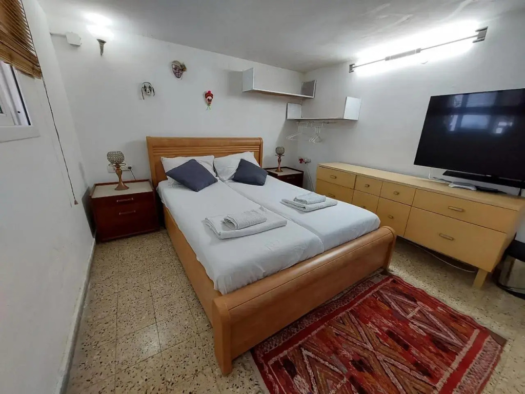 Roof APT W terrace garden,1BR 1BA