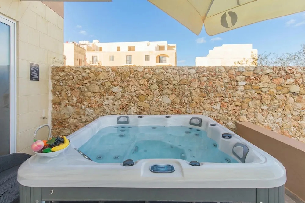 Wellness Hygge Modern Gozitan Apartment - Happy Rentals